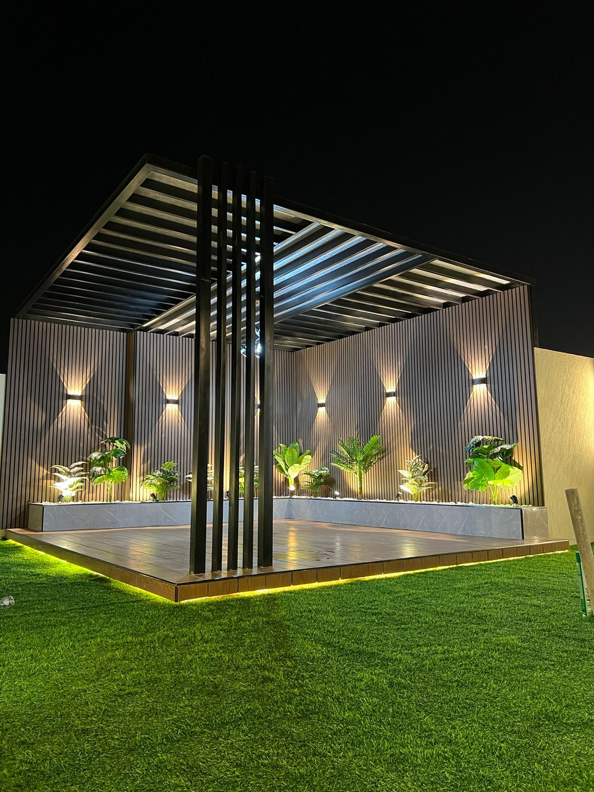 مظلات وبرجولات