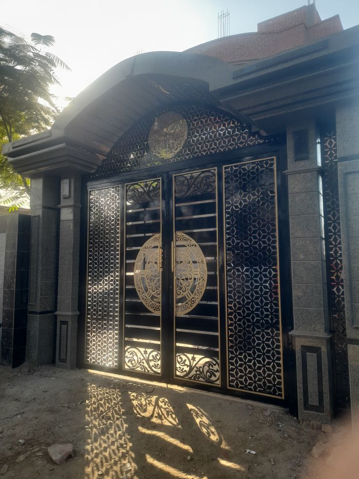 بوابة فيلا ذهبية